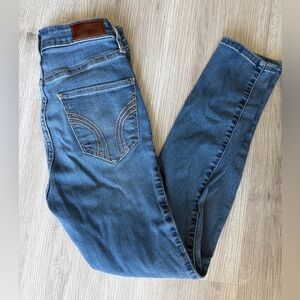 Hollister Women's Blue Ultra High-Rise Crop Super Skinny Jeans